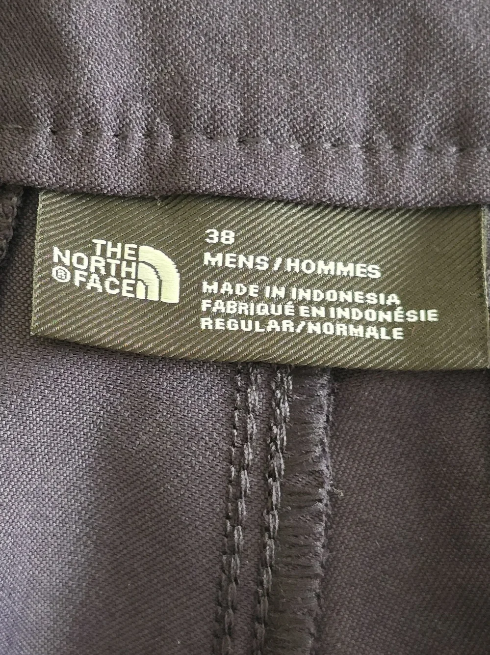 NWOT The North Face Men's Dark Navy Flat-Front Shorts - 38
